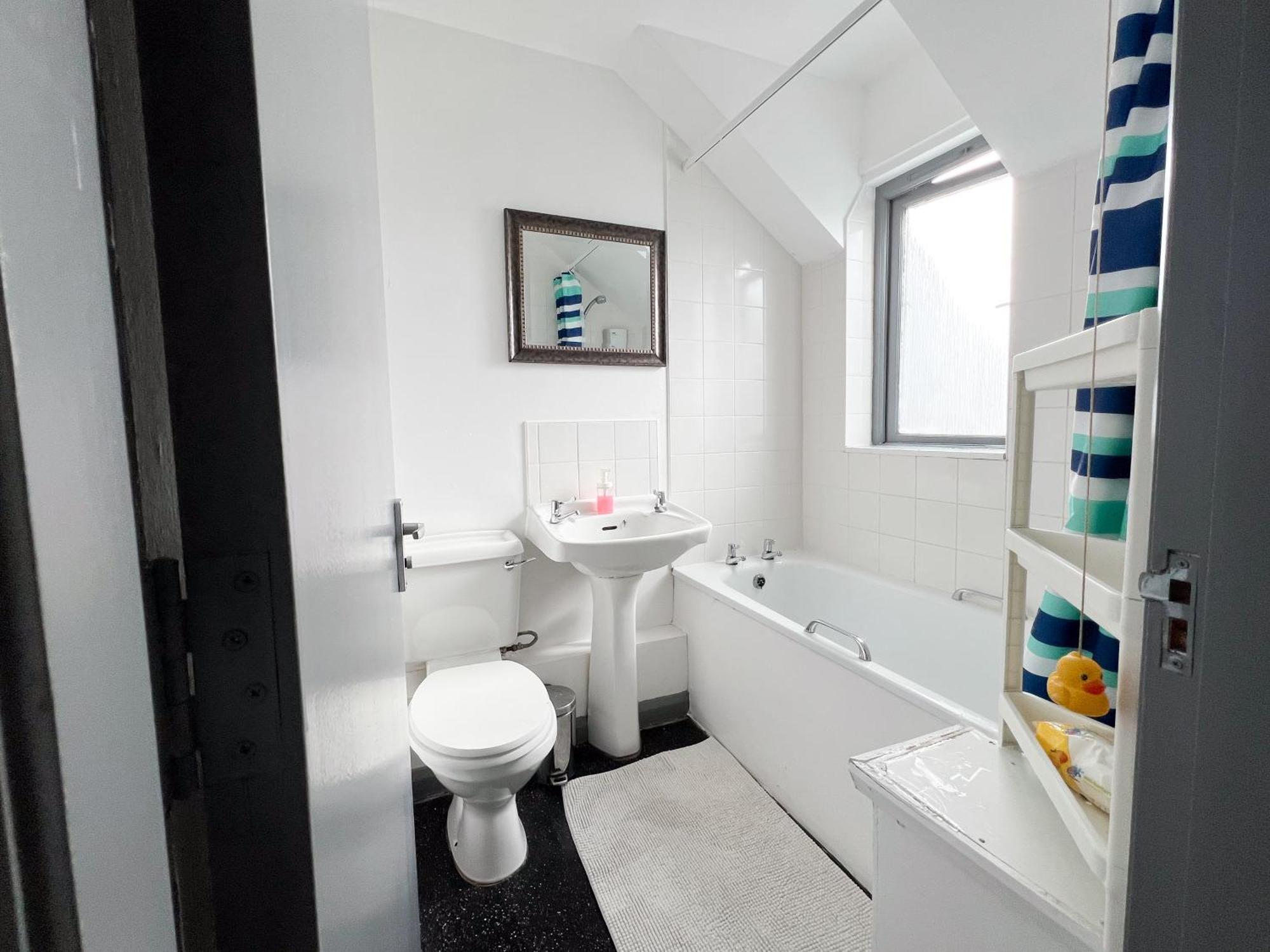 Well-Equipped 4 Bedroom House Close To City Centre Leeds  Exterior foto